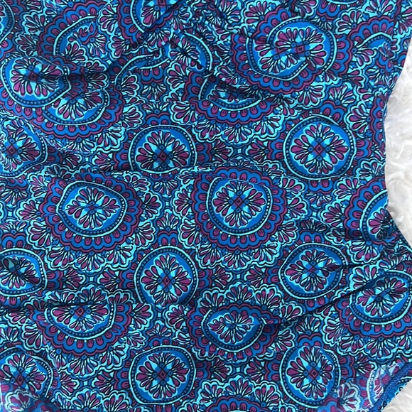 Lands End Carmela Slendersuit Tummy Control One-Piece Swimsuit 6P - Picture 4 of 11